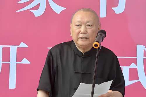 尉天池老师的照片，单击鼠标查看大图！