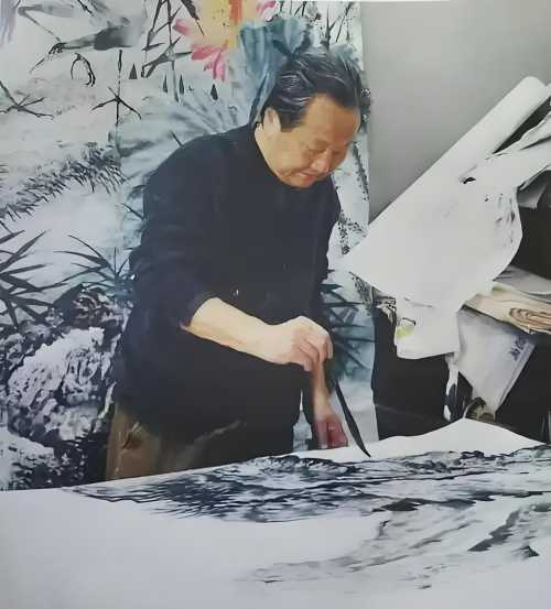 邱炽铭老师的照片，单击鼠标查看大图！